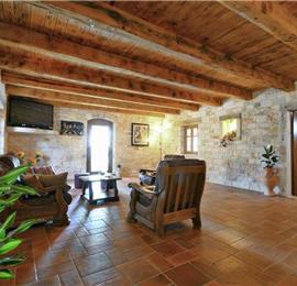 4 bedroom villa with pool near Svetvinčenat, Istria, sleeps 10